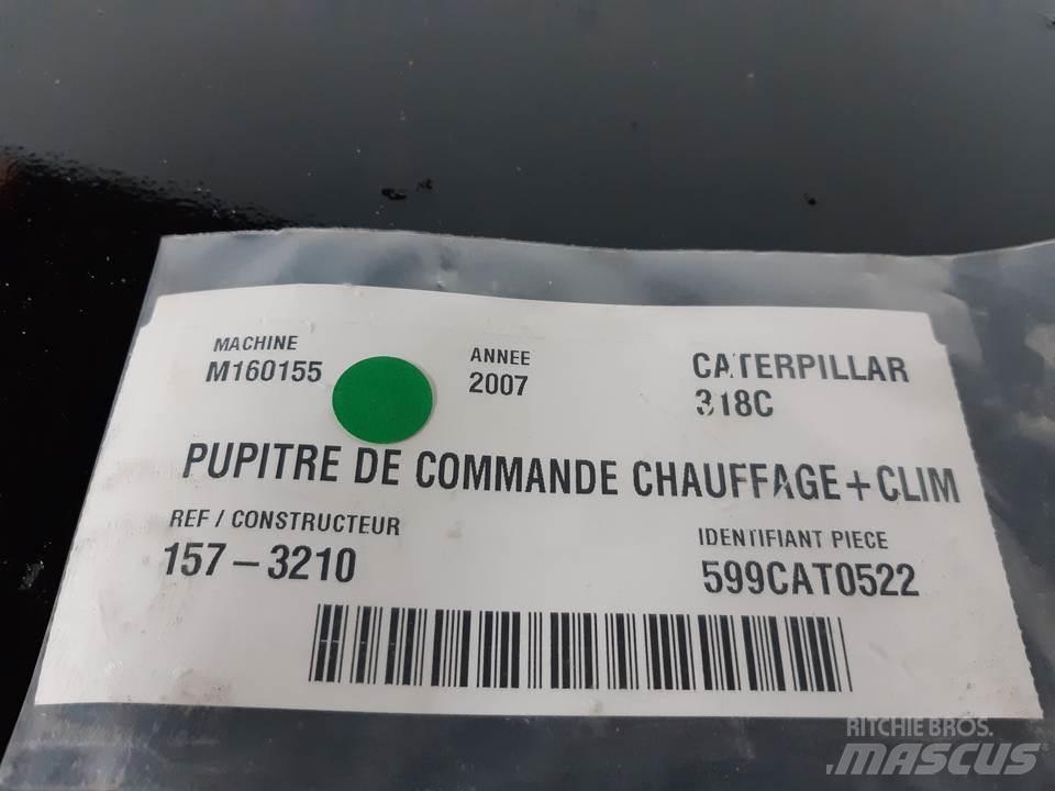 CAT 318C Kabiny a interiér
