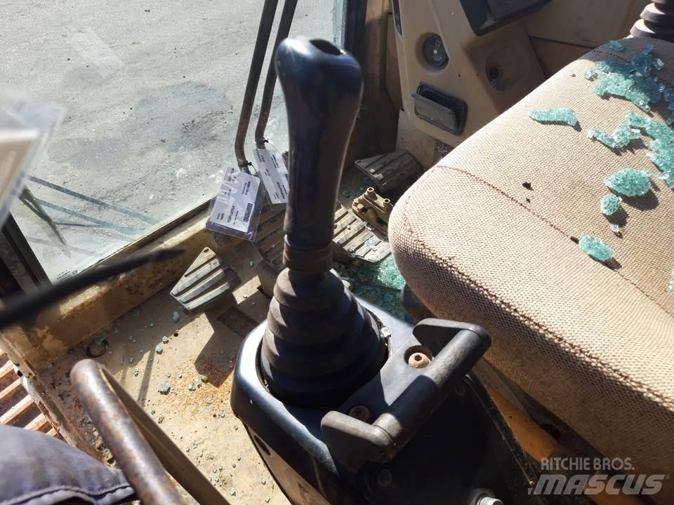 CAT 325LN Kabiny a interiér