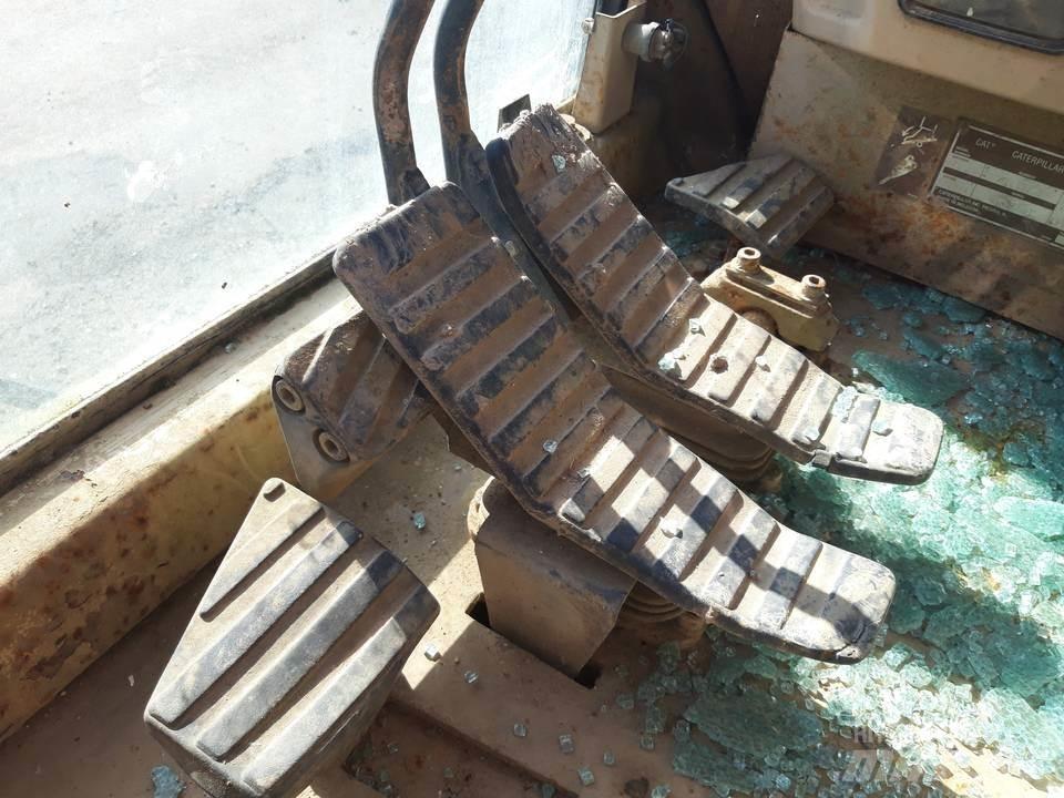 CAT 325LN Kabiny a interiér