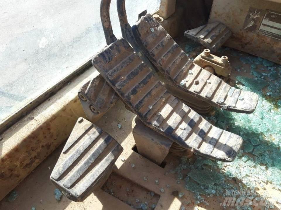 CAT 325LN Kabiny a interiér