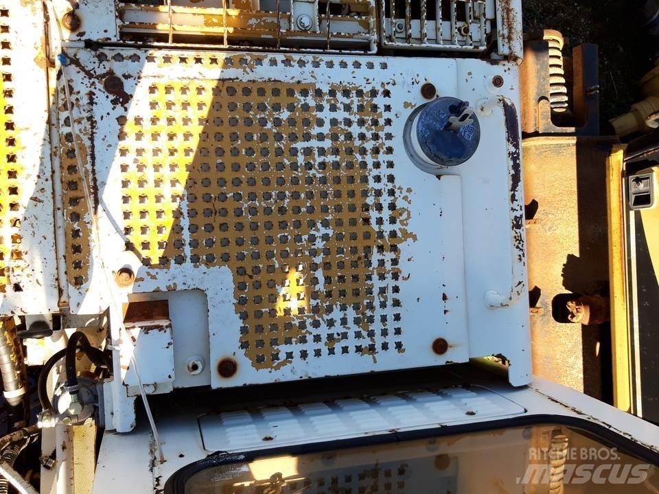 CAT 325LN Kabiny a interiér