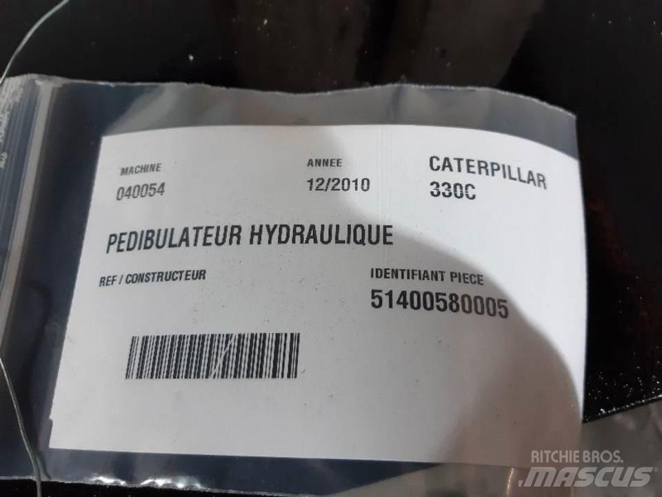 CAT 330C Kabiny a interiér