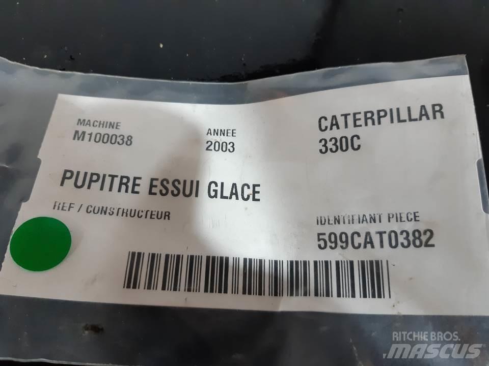 CAT 330C Kabiny a interiér