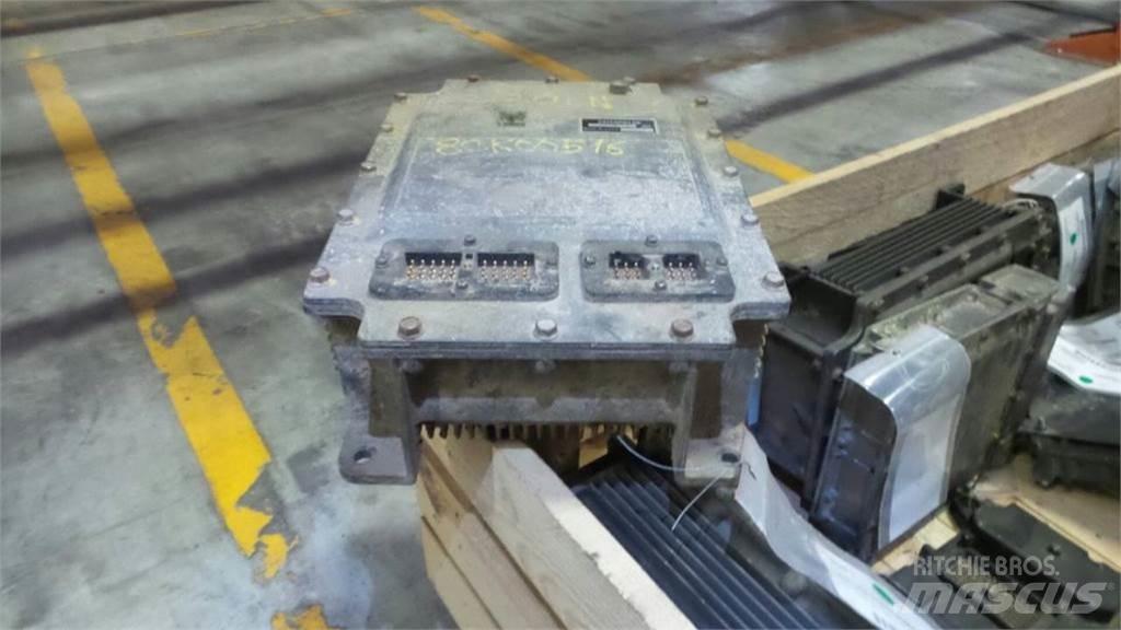 CAT 330L Kabiny a interiér