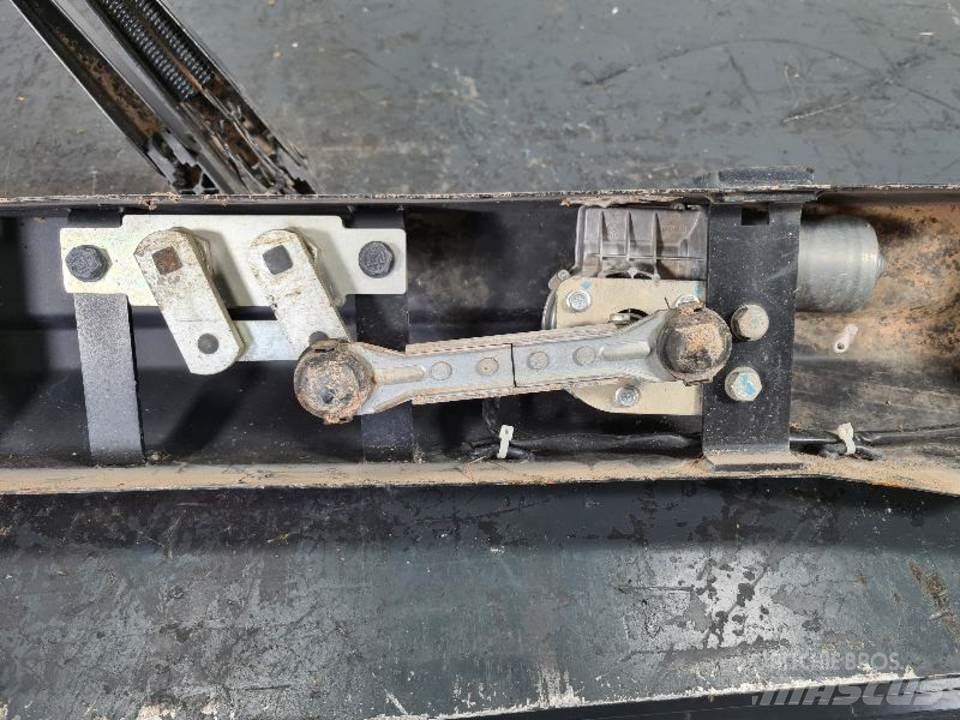 CAT 336DL Kabiny a interiér
