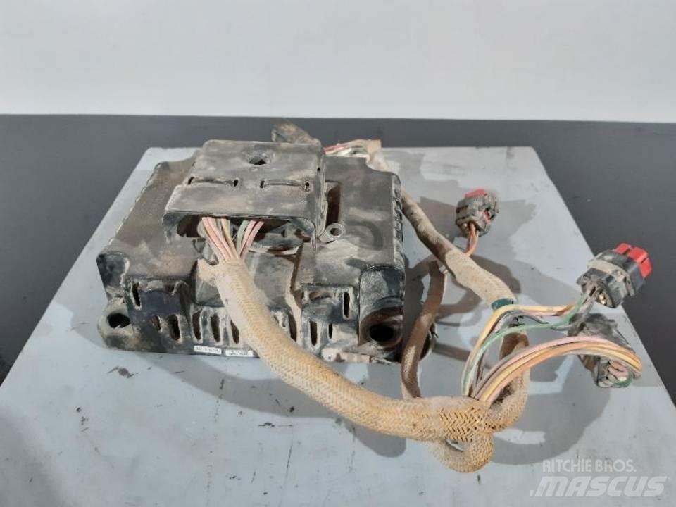 CAT 345C Kabiny a interiér