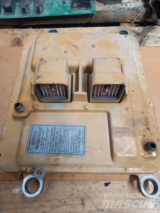 CAT 345C Kabiny a interiér