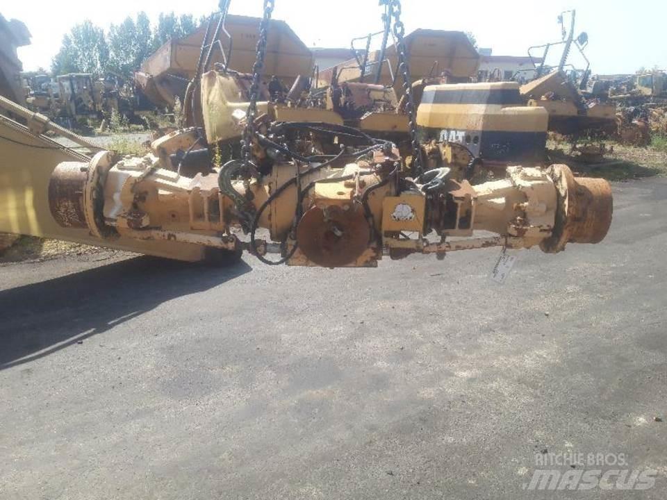 CAT 438B Převodovka