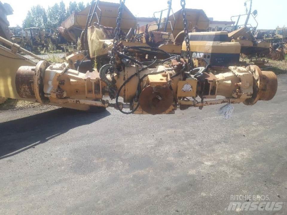 CAT 438B Převodovka