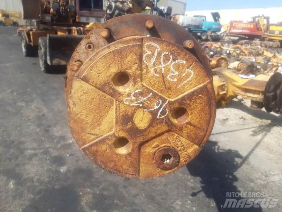 CAT 438B Převodovka