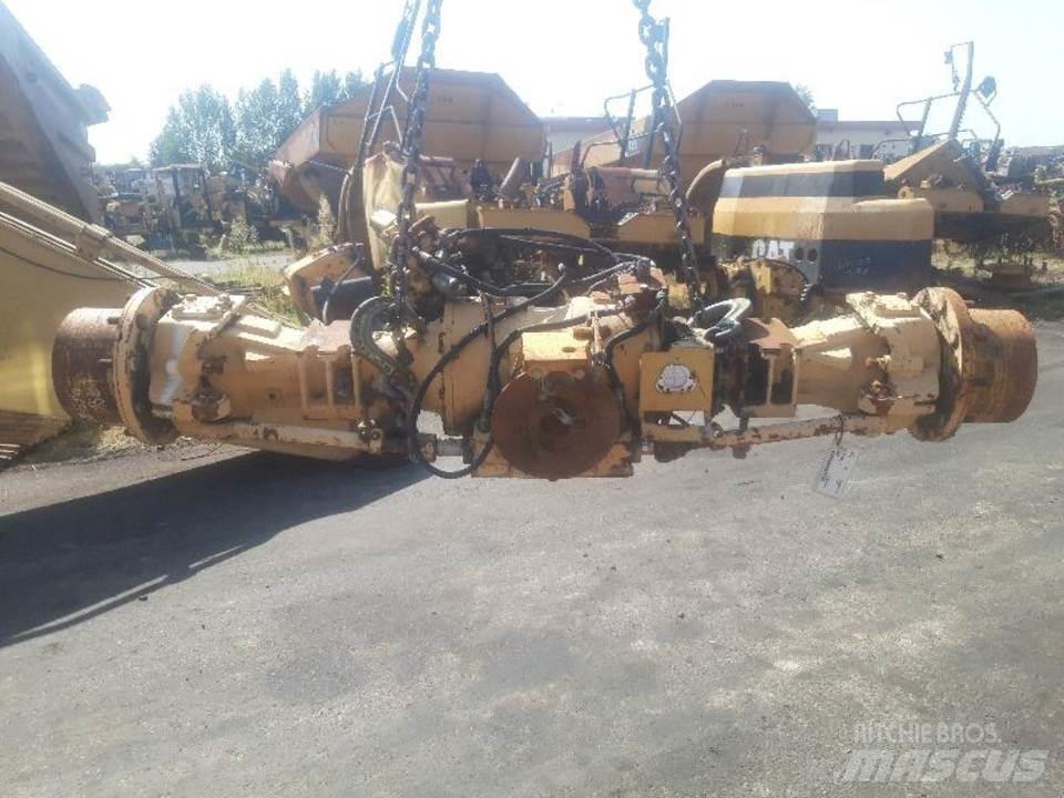 CAT 438B Převodovka