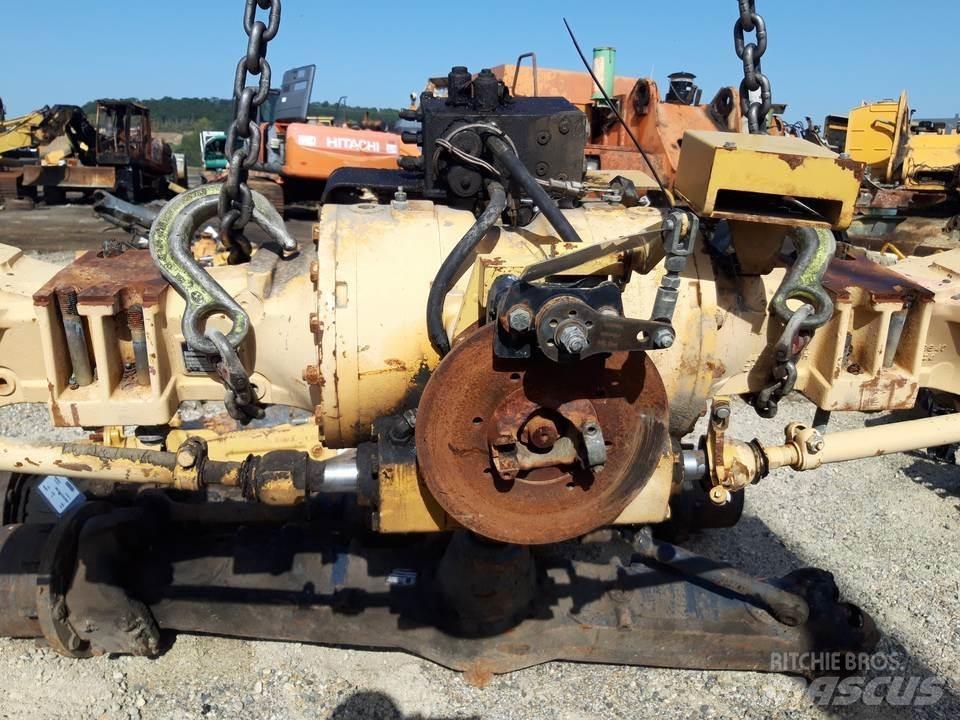 CAT 438B Převodovka