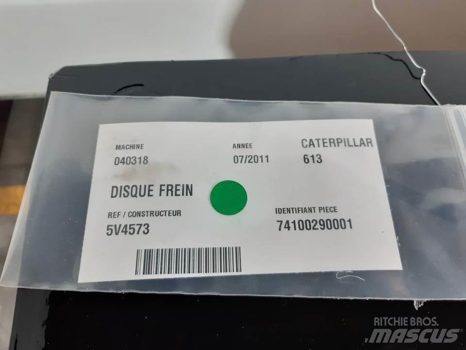 CAT 613 Pásy, řetězy a podvozek