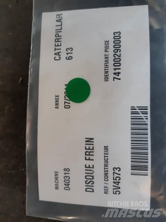 CAT 613 Pásy, řetězy a podvozek