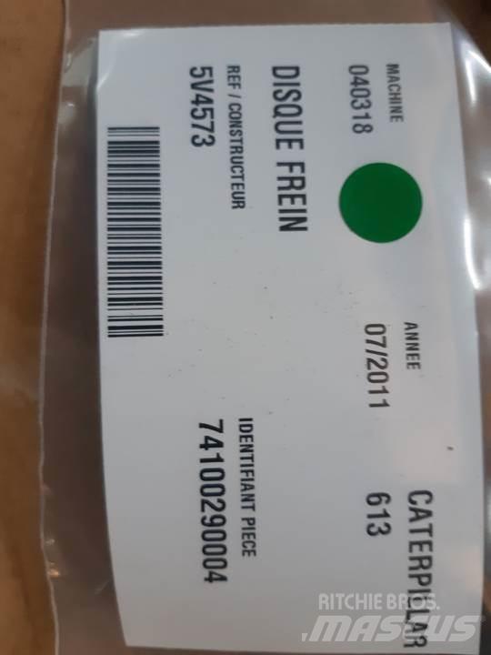 CAT 613 Pásy, řetězy a podvozek