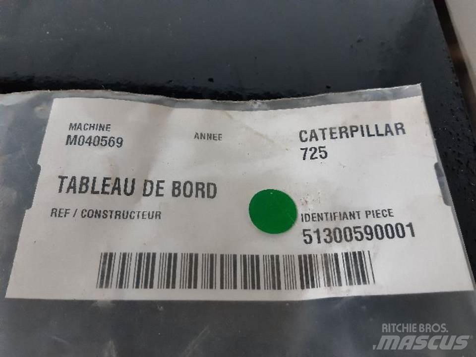 CAT 725 Kabiny a interiér