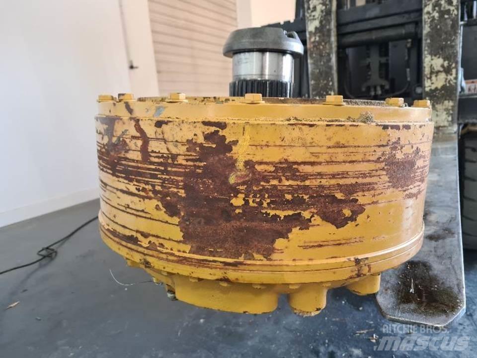 CAT 735 Převodovka