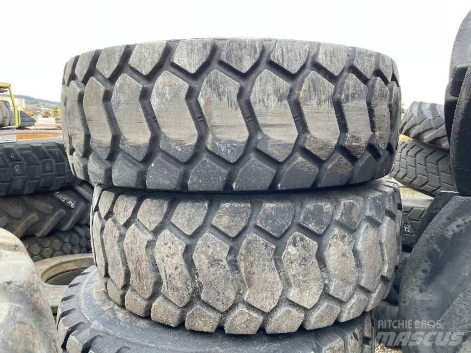 CAT 918M Pásy, řetězy a podvozek