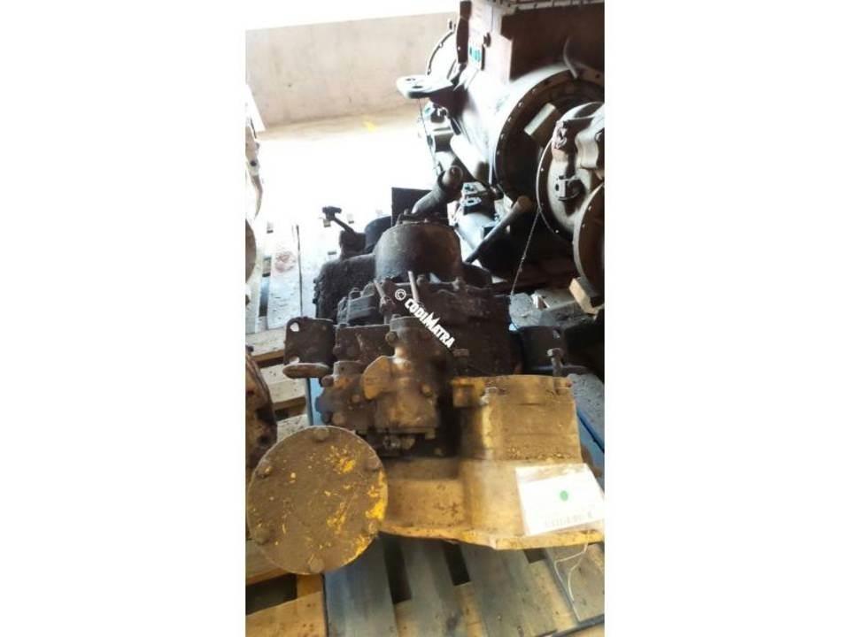 CAT 944A Převodovka