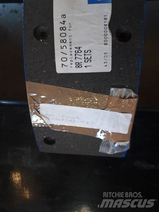 CAT 950 Pásy, řetězy a podvozek