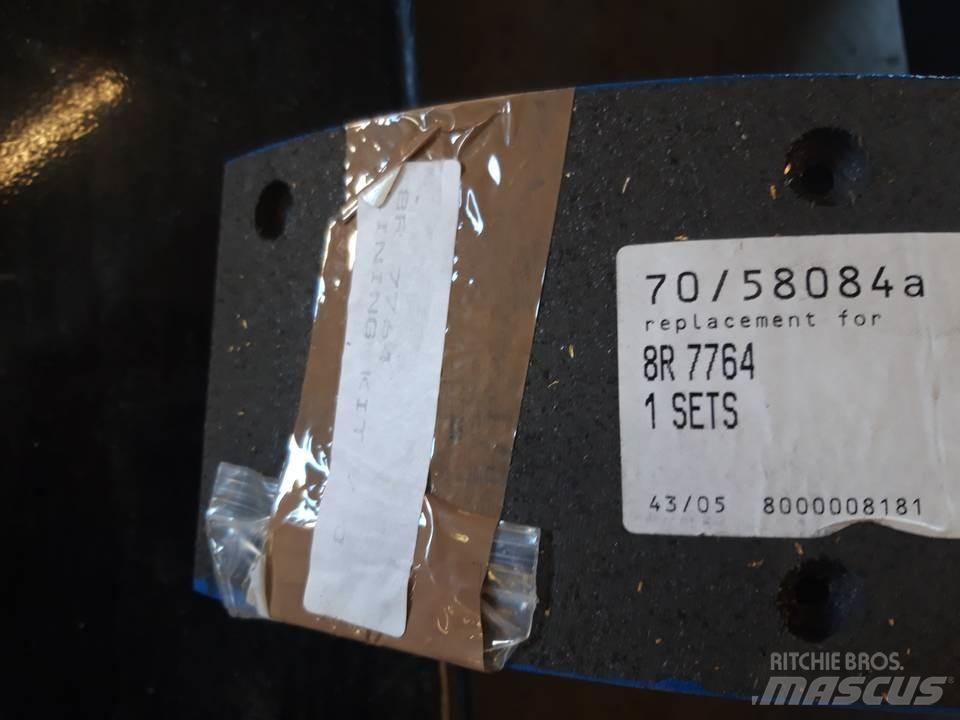 CAT 950 Pásy, řetězy a podvozek