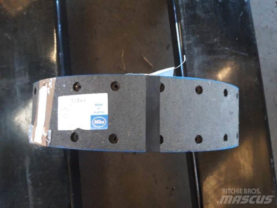 CAT 950 Pásy, řetězy a podvozek
