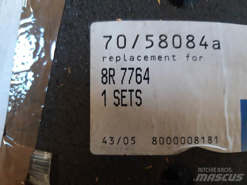 CAT 950 Pásy, řetězy a podvozek