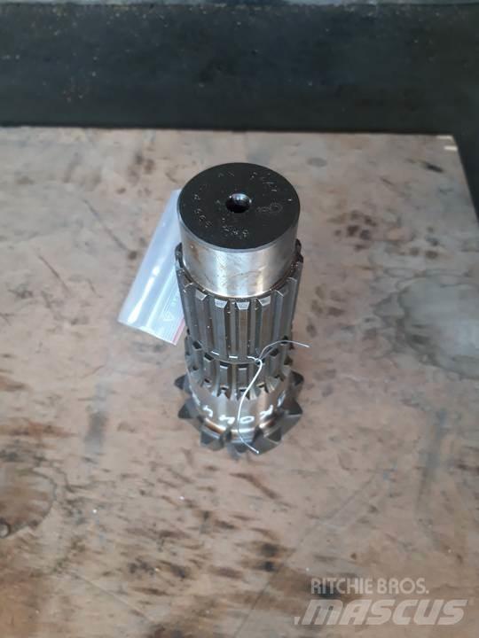 CAT 955L Převodovka