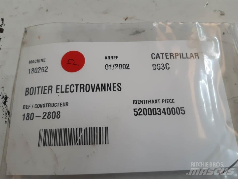 CAT 963C Kabiny a interiér
