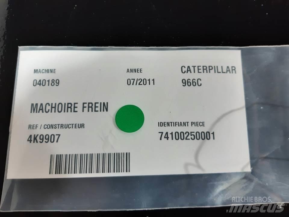 CAT 966C Pásy, řetězy a podvozek