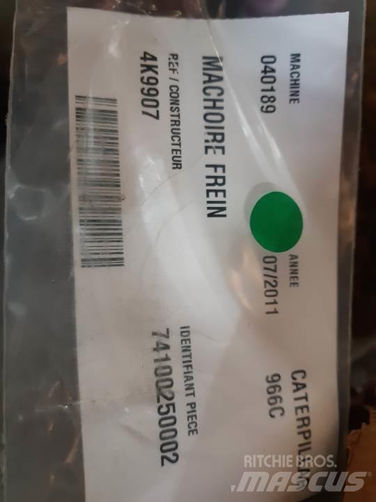CAT 966C Pásy, řetězy a podvozek