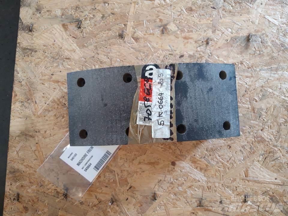 CAT 966C Pásy, řetězy a podvozek