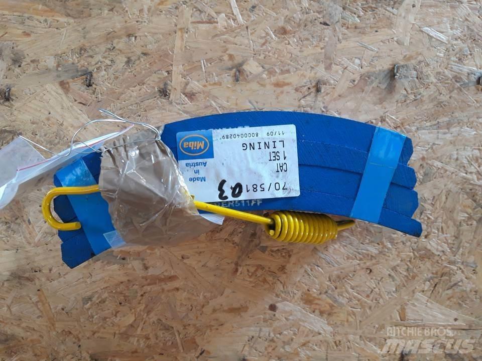 CAT 966D Pásy, řetězy a podvozek