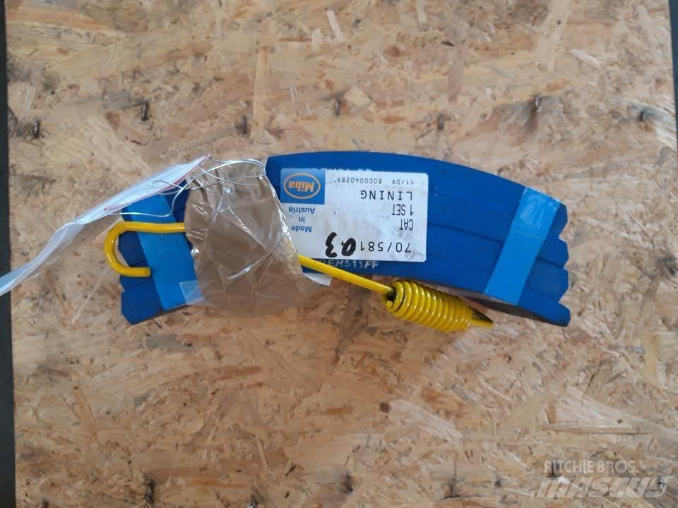 CAT 966D Pásy, řetězy a podvozek