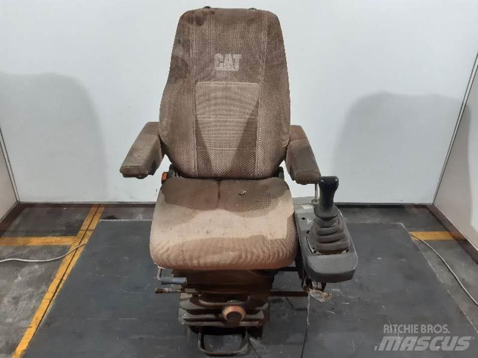 CAT M312 Kabiny a interiér
