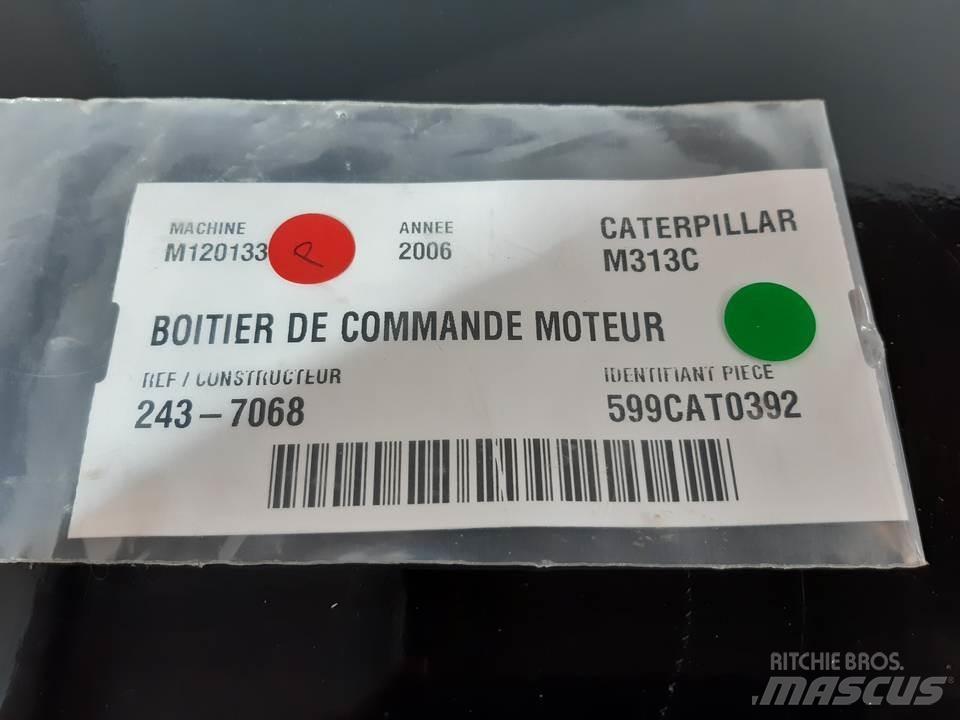 CAT M313C Kabiny a interiér