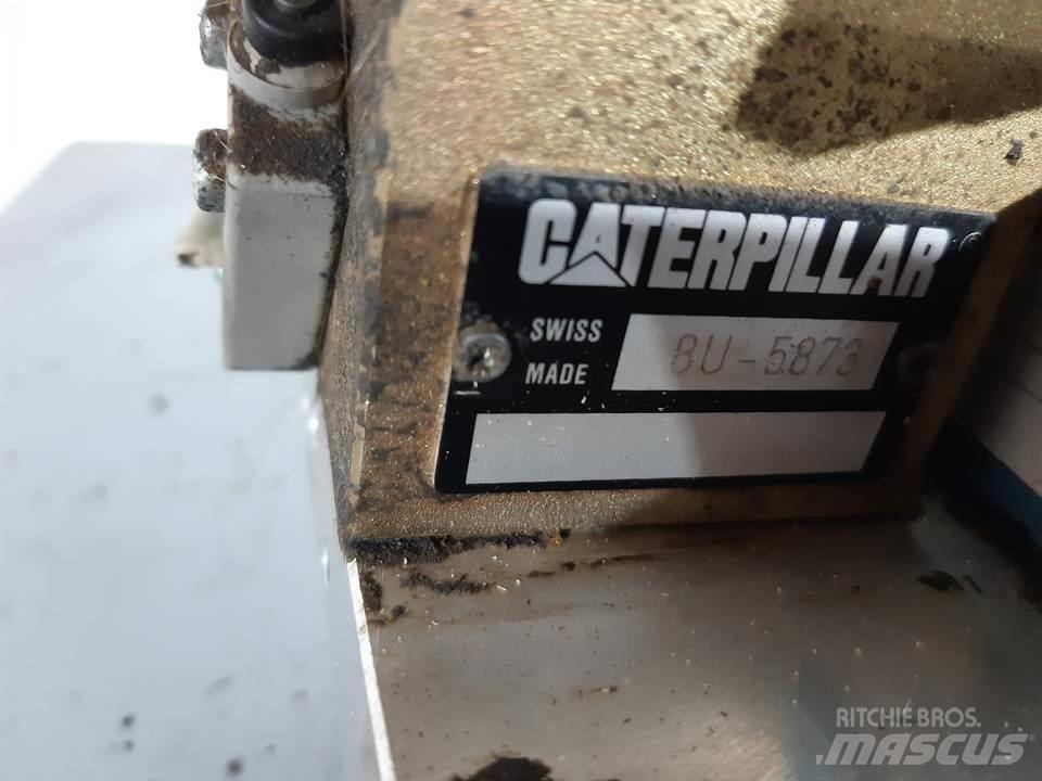 CAT M318 Kabiny a interiér