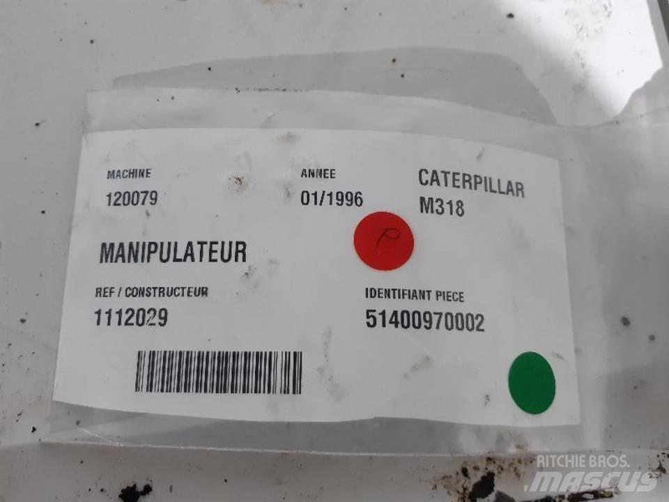 CAT M318 Kabiny a interiér