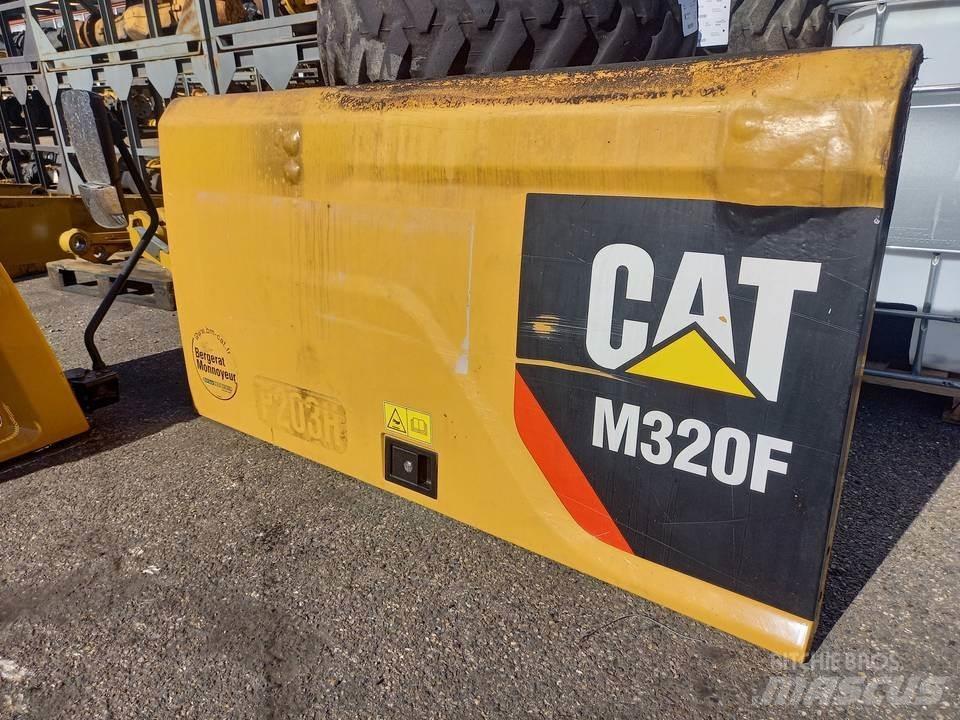 CAT M320F Kabiny a interiér