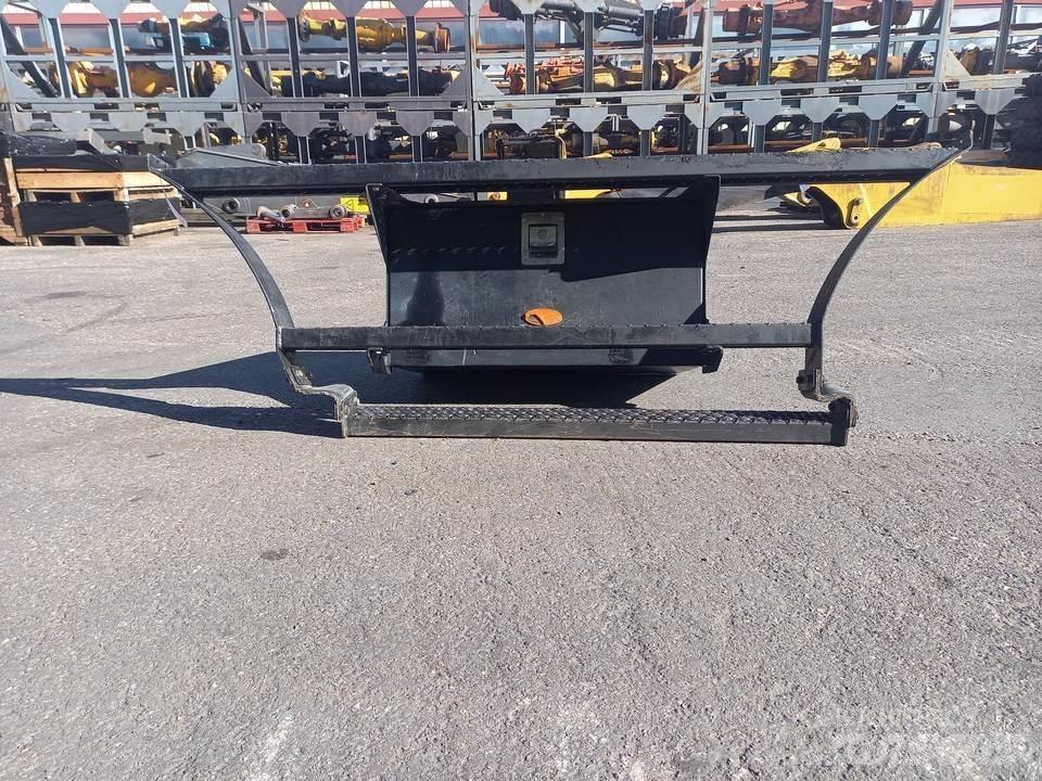 CAT M320F Kabiny a interiér
