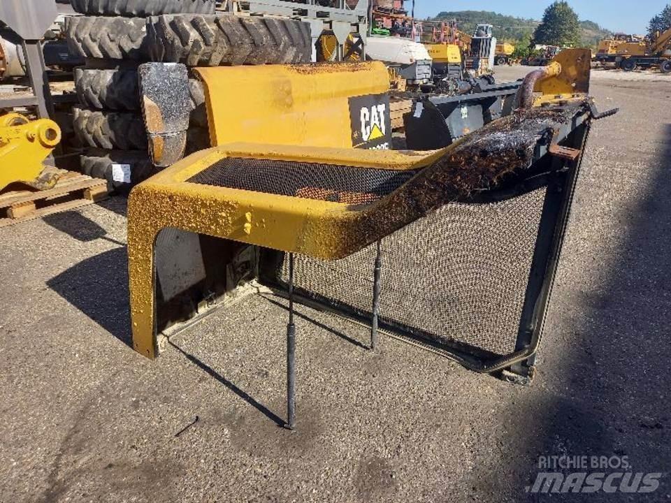 CAT M320F Kabiny a interiér