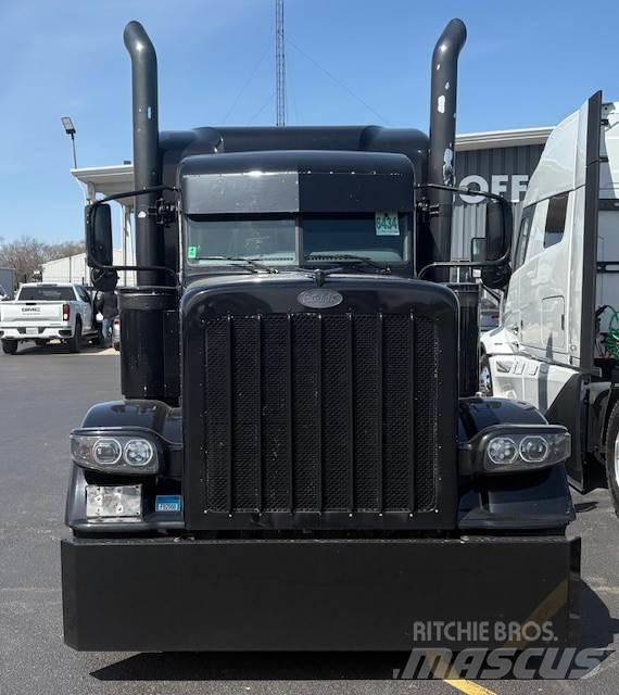 Peterbilt 389 Další