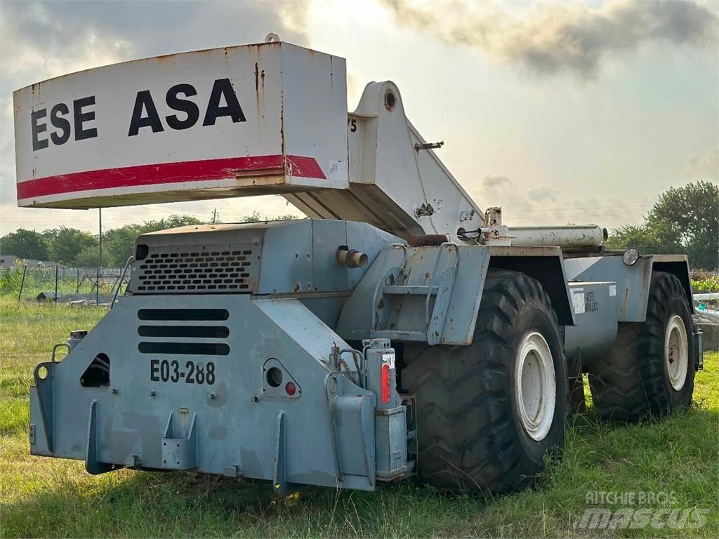 Terex RT 775 Jeřáby pro těžký terén