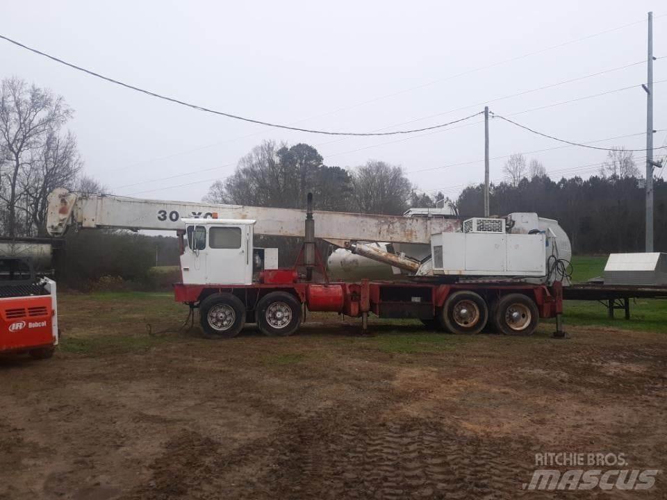 Bucyrus-Erie 30-XC Univerzální terénní jeřáby