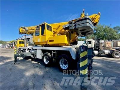 Grove TMS900E Univerzální terénní jeřáby