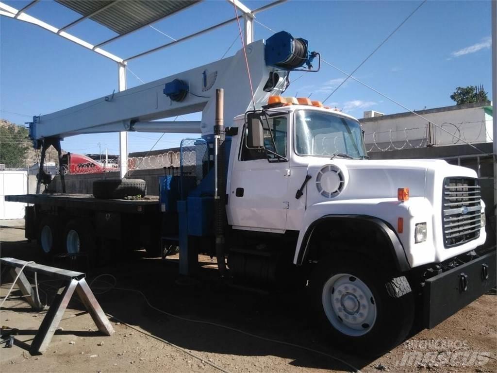 Manitex 30100 Autojeřáby, hydraulické ruky
