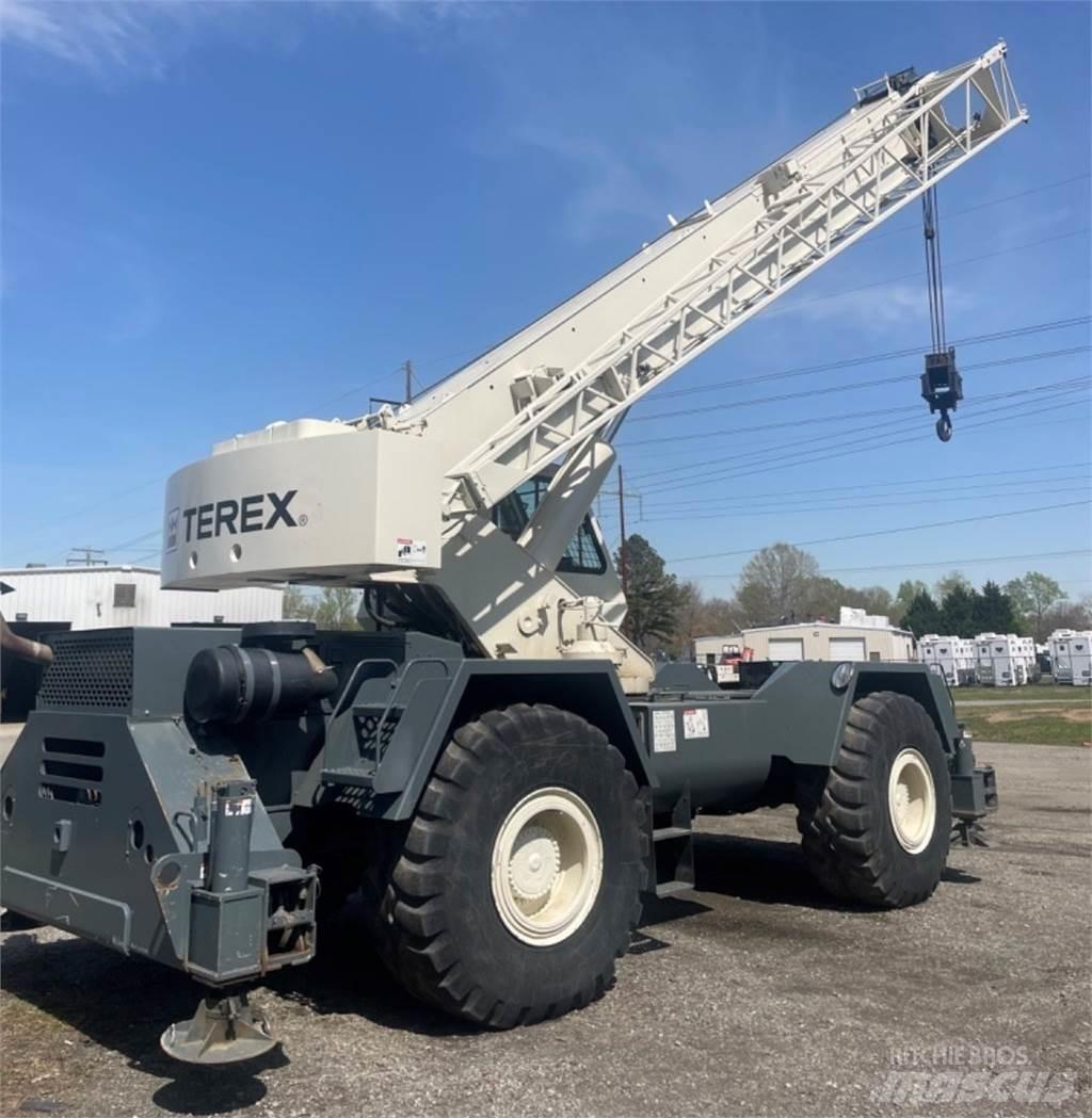 Terex RT 335 Jeřáby pro těžký terén