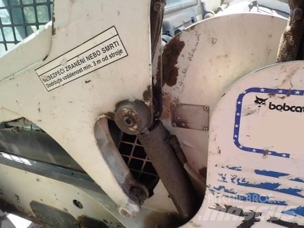 Bobcat 773 Smykem řízené nakladače