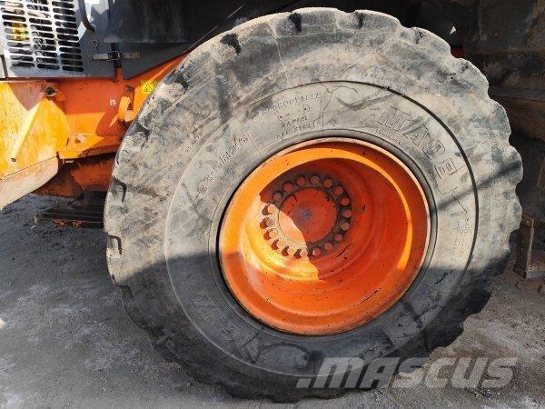 Hitachi ZW 220 Kolové nakladače