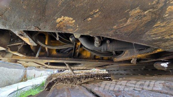 JCB JS 130 LC Pásová rýpadla